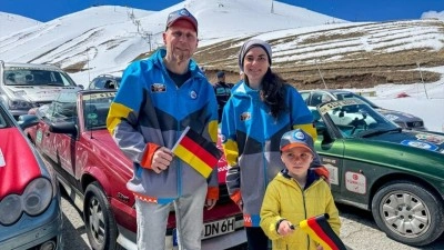 Alman aile, tatil yerine &ccedil;ocuklarıyla 19 bin kilometrelik İpek Yolu Rallisi'ni se&ccedil;ti