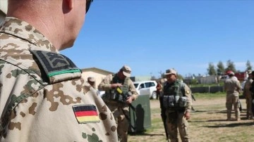 Alman Meclisi Federal Ordu Sorumlusu Högl askerlerin ekipman eksikliğinden şikayet etti