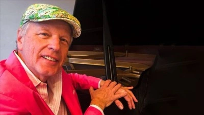 Alman piyanist Uwe Dringenberg'in T&uuml;rk eserlerine yorumu, sosyal medyada yoğun ilgi g&ouml;rd&uuml;