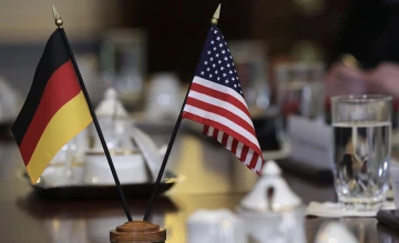 Almanlar Amerikalı cellatlarından kurtulmak istiyor mu? -&Ouml;m&uuml;r &Ccedil;elikd&ouml;nmez yazdı-