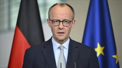 Almanya Başbakanı Merz, Filistin pankartıyla protesto edildi