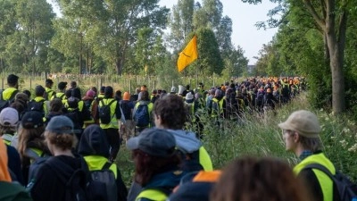 Almanya'da AfD kongresine karşı eylem yapanlara polis, biber gazı ve cop kullandı