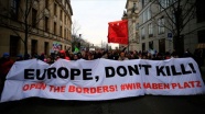 Almanya’da binlerce kişi AB sınırlarının sığınmacılara açılması için yürüdü