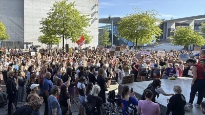 Almanya'da h&uuml;k&uuml;metin hayata ge&ccedil;irmeyi planladığı sağlık reformu protesto edildi
