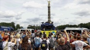 Almanya'da koronavirüs önlemleri protesto edildi