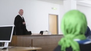 Almanya'da mahkeme, stajyer avukatın başörtüsü yasağına itirazını reddetti