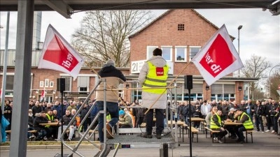 Almanya'da toplu taşıma &ccedil;alışanlarından 2 g&uuml;nl&uuml;k uyarı grevi kararı