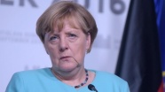Almanya'daki seçimler Merkel'i hayal kırıklığına uğrattı