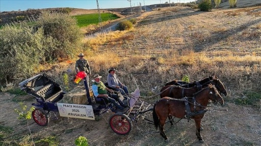 Almanya'dan Kudüs'e faytonla giden aktivistler Gazze'deki ateşkesten mutlu