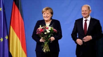 Almanya'da 2021, 16 yıllık Merkel iktidarının sona erdiği yıl oldu