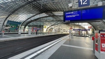 Almanya'da demir yolu çalışanlarının uyarı grevi sebebiyle tren istasyonları boş kaldı