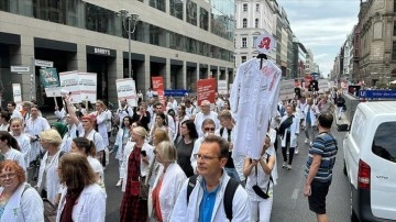 Almanya’da eczacılar ücret artışı ve bürokrasinin azaltılması için gösteri yaptı
