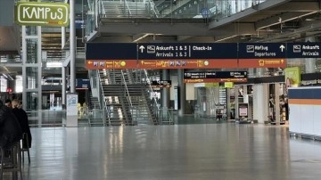 Almanya'da grevler nedeniyle bazı havalimanlarında pazar ve pazartesi uçuşlar iptal edildi