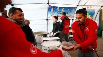 Alperenlerin bağışlarıyla Belen'de depremzedelere iftar ve sahur veriliyor