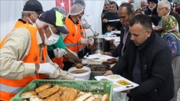 Altındağ Belediyesi, Osmaniye'de depremzedelere sahur ve iftar sofrası kurdu