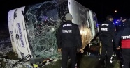 Amasya&#039;da yolcu otobüsü devrildi: 2 ölü, 35 yaralı