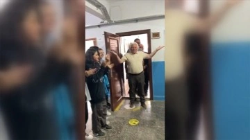 Amasya'da 42 yıllık meslek hayatının ardından emekli olan öğretmene duygulandıran veda