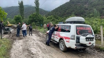 Amasya'da sel sularına kapılan 2 kişi için arama çalışması başlatıldı