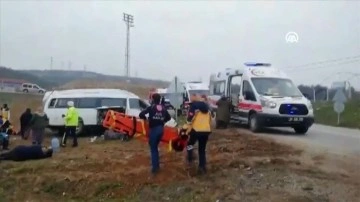 Amasya'da tarım işçilerini taşıyan minibüs devrildi, 17 kişi yaralandı