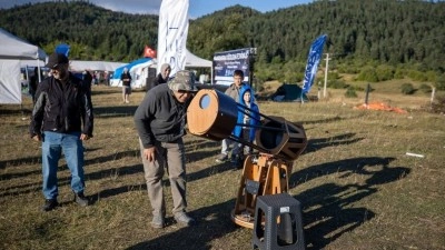 Amat&ouml;r astronomlar kendi &uuml;rettikleri teleskoplarla uzayı g&ouml;zlemliyor