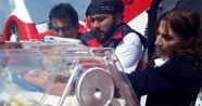 Ambulans helikopter 2 günlük bebek için havalandı