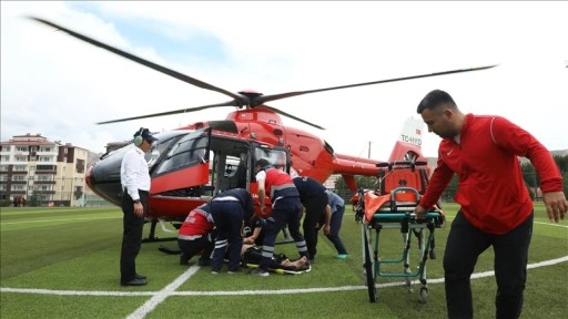 Ambulans helikopter zorlu coğrafyada "hayat u&ccedil;uşu" ger&ccedil;ekleştiriyor