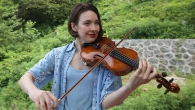 Amerikalı keman sanat&ccedil;ısının m&uuml;zik yolculuğu T&uuml;rkiye'de yeni bir hikayeye d&ouml;n&uuml;şt&uuml;