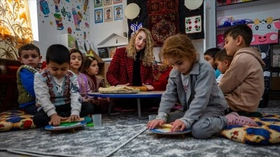 Ana sınıfı &ouml;ğretmeninden minik &ouml;ğrencilerine maketlerle uygulamalı eğitim