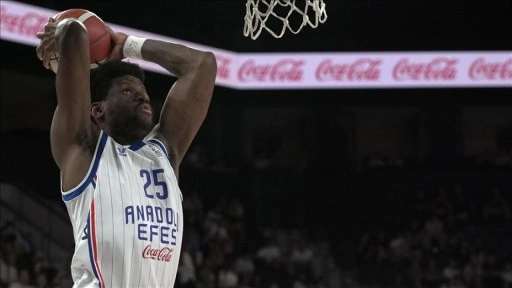 Anadolu Efes, ABD'li basketbolcu Daniel Oturu ile yollarını ayırdı