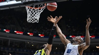 Anadolu Efes, Basketbol S&uuml;per Ligi yarı finalinde yarın Fenerbah&ccedil;e Beko'yu konuk edecek