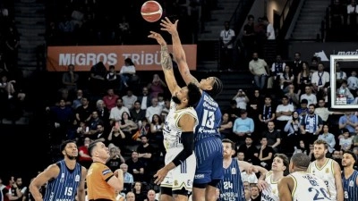 Anadolu Efes, Fenerbah&ccedil;e Beko'yu 102-93 yendi