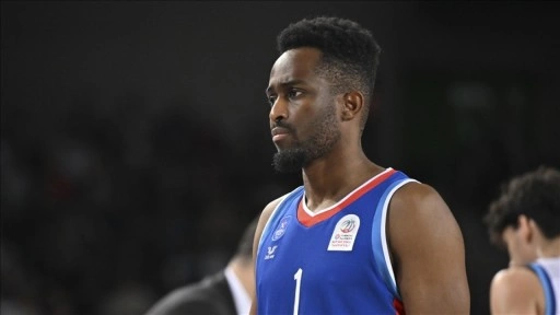 Anadolu Efes'te Beaubois en az 6 hafta sahalardan uzak kalacak