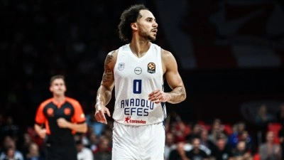 Anadolu Efes'te Shane Larkin, parkeden 4-6 hafta daha uzak kalacak