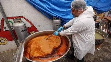 "Anadolu Mutfağı"nda kazanlar depremzedeler için kaynıyor
