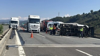 Anadolu Otoyolu D&uuml;zce kesimindeki zincirleme kaza ulaşımı aksattı