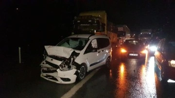 Anadolu Otoyolu Kocaeli geçişinde 26 aracın karıştığı kazada 2'si ağır 13 kişi yaralandı