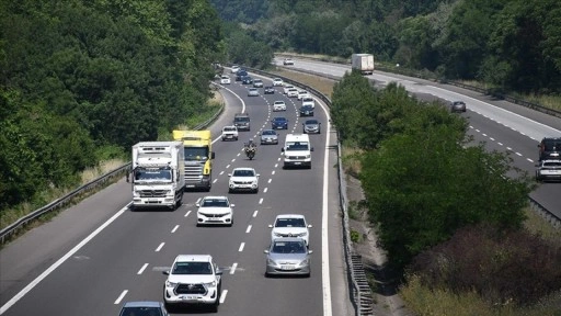 Anadolu Otoyolu'nun Bolu ve Düzce kesiminde bayram tatili hareketliliği kısmen başladı