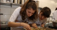 Anadolu Üniversitesi öğrencileri mutfakta hünerlerini sergiledi
