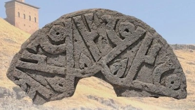 Ani &Ouml;ren Yeri'nde "Hz. Muhammed" isminin yer aldığı Sel&ccedil;uklu taşı bulundu