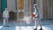 Ankara'da dezenfekte edilen camilerde tek kullanımlık seccade ve maske dağıtılacak