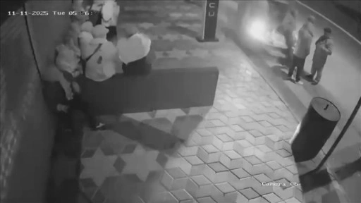 Ankara'da hafif ticari aracın durakta bekleyenlere çarptığı kazada 6 kişi yaralandı