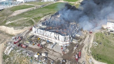 Ankara'da mobilya deposunda &ccedil;ıkan yangın kontrol altına alındı
