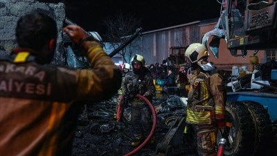 Ankara'da yanan hurda ara&ccedil;lardan geriye demir yığınları kaldı