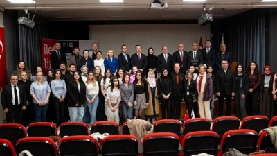 Ankara &Uuml;niversitesinde "15 Temmuz Manşetleri Gazetecilik At&ouml;lyesi" d&uuml;zenlendi