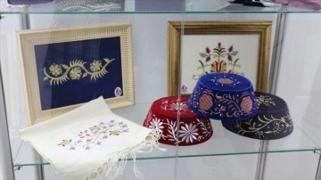 Ankara'da dokuma tezgahlarından çıkan el emeği ürünler beğeniye sunuluyor
