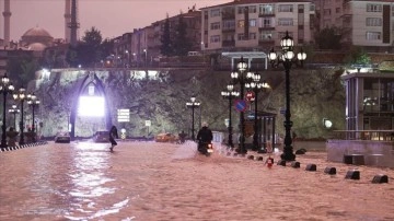 Ankara'da sağanak akşam saatlerinde yeniden etkili oldu
