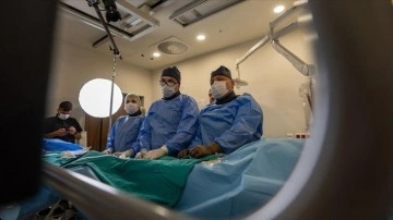 Ankara'daki beyin cerrahi operasyonunu Mısırlı yüzlerce hekim canlı yayında izledi