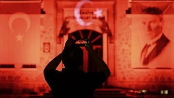 Ankara'daki tarihi mekanlara 30 Ağustos Zafer Bayramı'nda ışıkla Türk bayrağı yansıtıldı