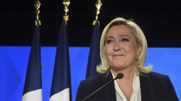 Anket: Fransızların Marine Le Pen'e güveni arttı