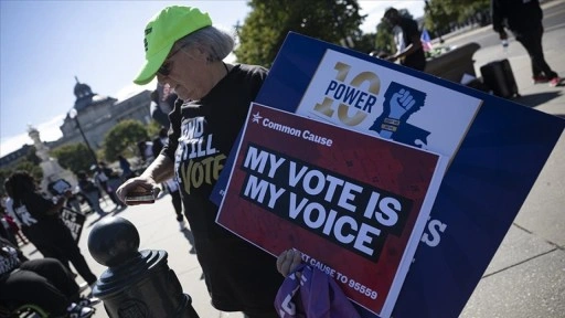 Ankete göre, ABD'lilerin yarısından fazlası "demokrasinin iyi işlemediği" görüşünde